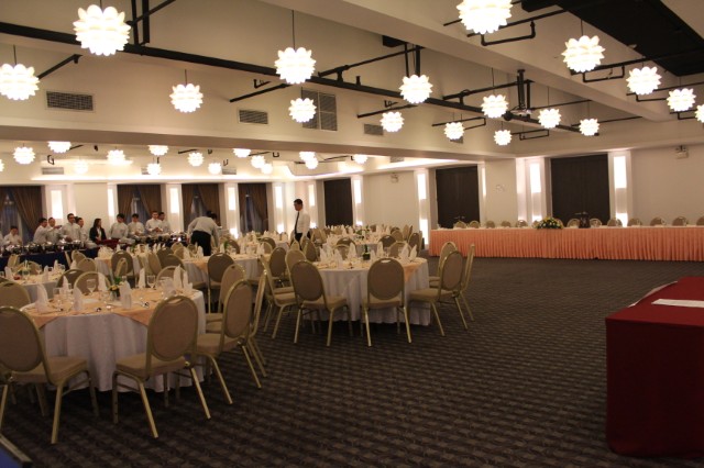 With its modern  and elegant style,Robert hall is the best place were you can hold your family’s most memorable events,company’s corporate functions,and classic banquets.